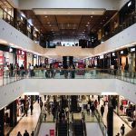 image montrant l'intérieur d'un centre commercial